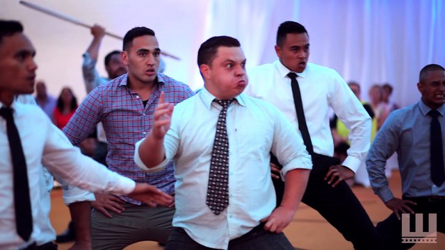 Ils exécutent un Haka très spectaculaire, pendant le mariage de leurs amis !