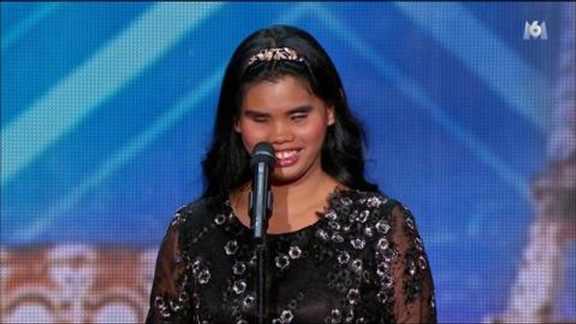 La France a un incroyable talent : Alienette, le chanteuse mal voyante, bouleverse Hélène Ségara