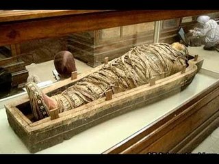 Xác ướp mẹ và con trai 300 tuổi dưới hầm mộ nhà thờ | Việt Vivu |