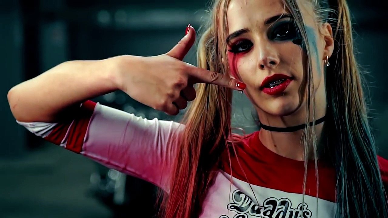 Des danseuses russes réalisent une chorégraphie de twerk en tenue d'Harley Quinn