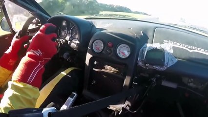 Une voiture explose, le conducteur a eu beaucoup de chance !