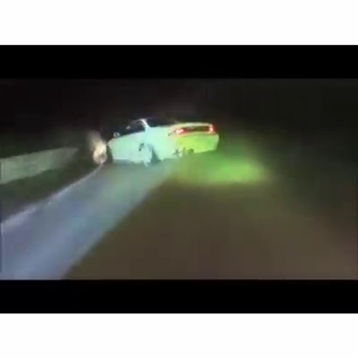 Une incroyable séance de drift sur une route (Extremely Dangerous Drifting)