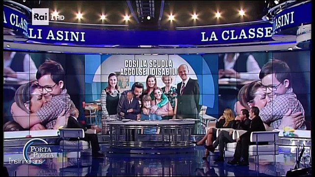 Flavio Insinna a Porta a Porta per presentare La classe degli asini (7-11-16)
