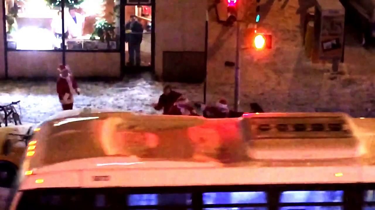 Santapocalypse - SantaCon 2013 NYC Fight
