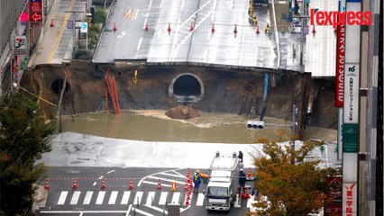 Japon:un trou géant engloutit une rue à Fukuoka