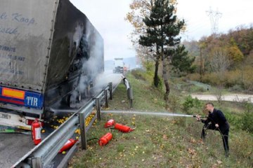 Kamyon Sürücüsü TIR'ın Yanmasını Gözyaşları İçinde İzledi