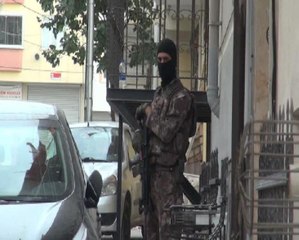 Polise Teslim Olmak İstemeyen Terör Şüphelisi Pencereden Atladı