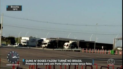 Fãs fazem fila à espera do início da turnê do Guns N` Roses no Brasil