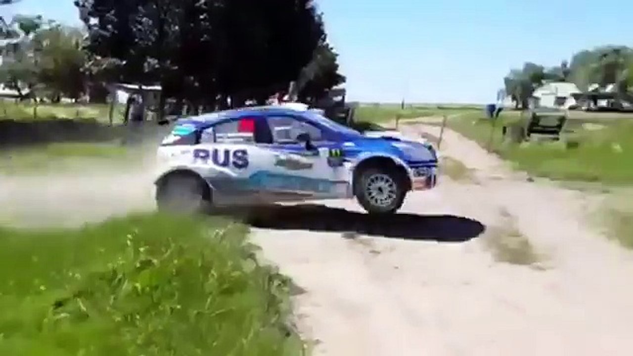 David Nalbandián sufrió aparatoso accidente durante rally