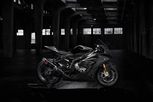 VÍDEO: BMW S 1000 RR HP4 RACE - prototipo esculpido en fibra de carbono