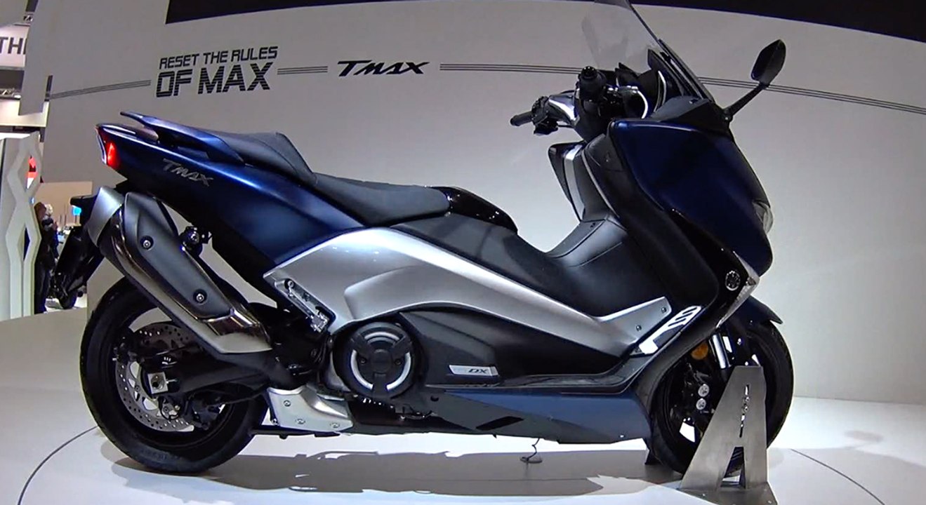 2017 Yamaha T-MAX 530 SX DX [SALON DE MILAN] : le T-MAX de l’ère numérique (prix, nouveautés, équipements)