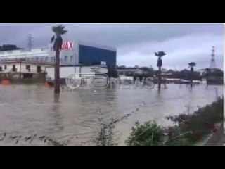 Ora News - Përmbytet autostrada Tiranë-Durrës, devijohet rruga