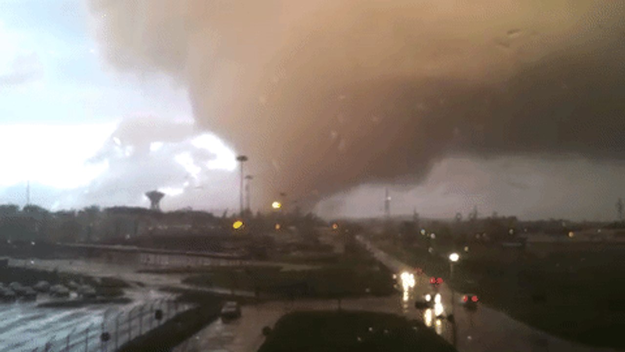 Huge Tornado Blows Power Lines North of Rome