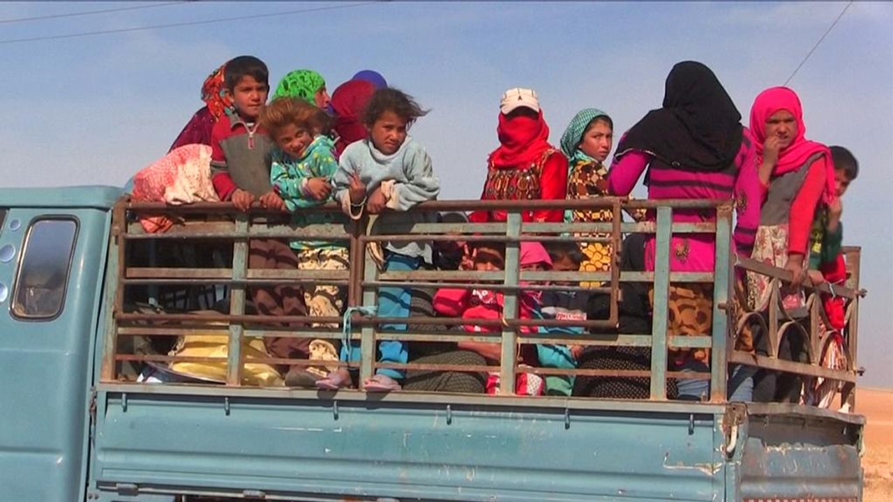 Aliados avançam para Raqqa enquanto sírios fogem da cidade