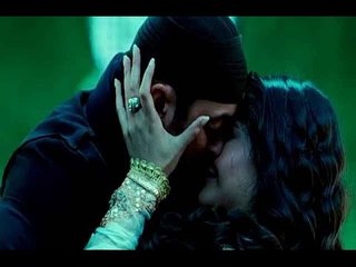 Sonam Kapoor's 'oh my god!' moment with Salman Khan | HOT Romance in "Prem Ratan Dhan Payo" !!