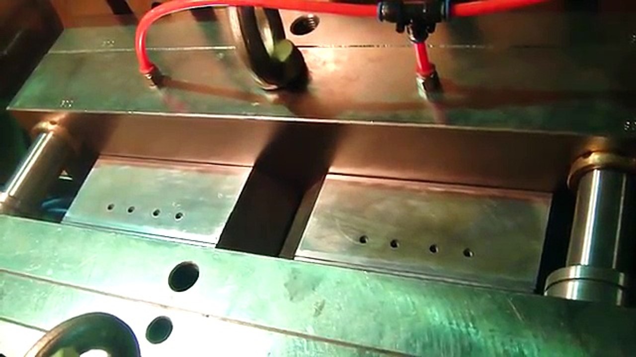 4 cavity 650ml retangular container mold sales01@rpimoulding.com  Vicky