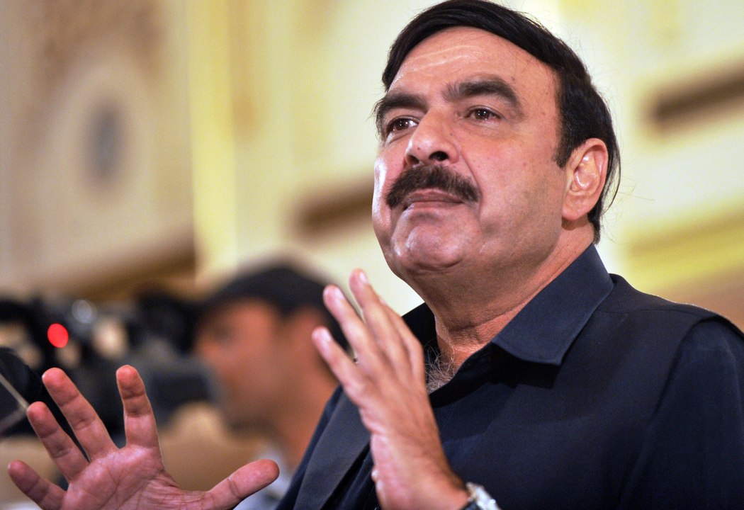 Sheikh Rasheed se 1 larki ke sawal