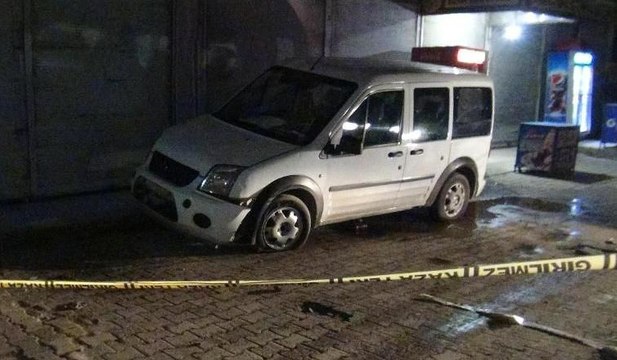 AKP ilçe başkanının işyerine ses bombası atıldı