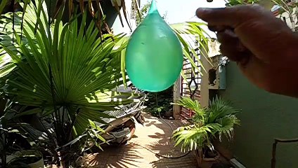 Watch in Slow motion how a water balloon bursts