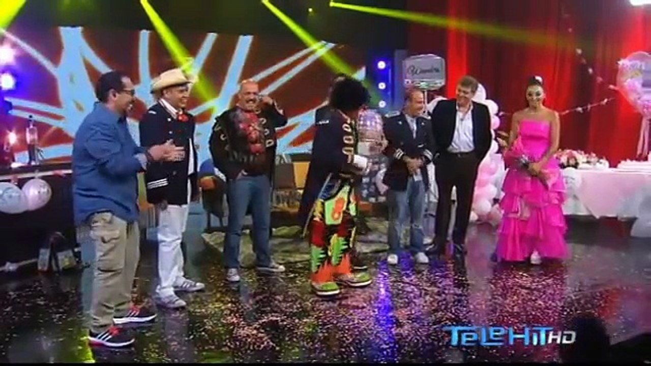 Especial de Guerra de Chistes -Los 15 años de Wanders- Chuponcito   El Chavito espiando a papás