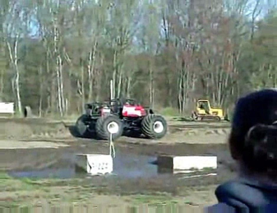 Backflip impecable avec un monster truck