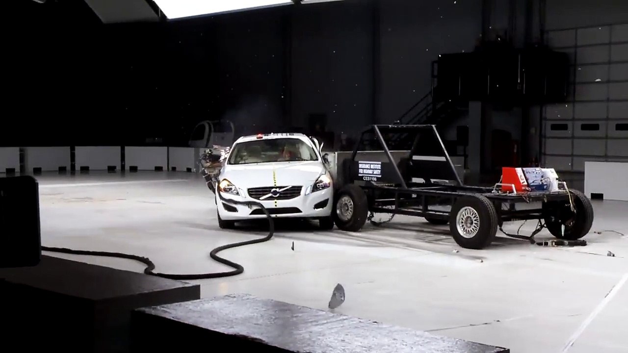 2012 Volvo S60 side IIHS crash test