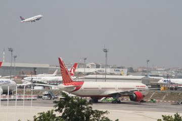 Atatürk Havalimanında kuş sürüsü alarmı