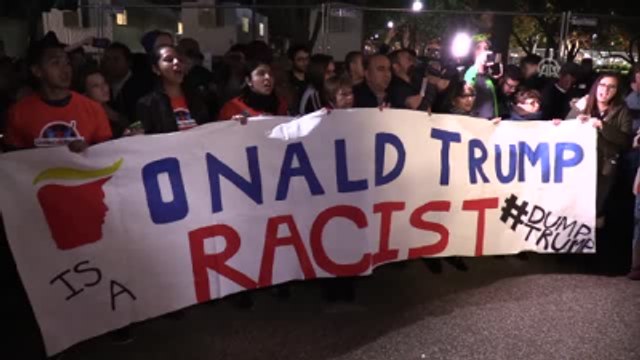 Trump ve Clinton Taraftarları Beyaz Saray Önünde Tartıştı