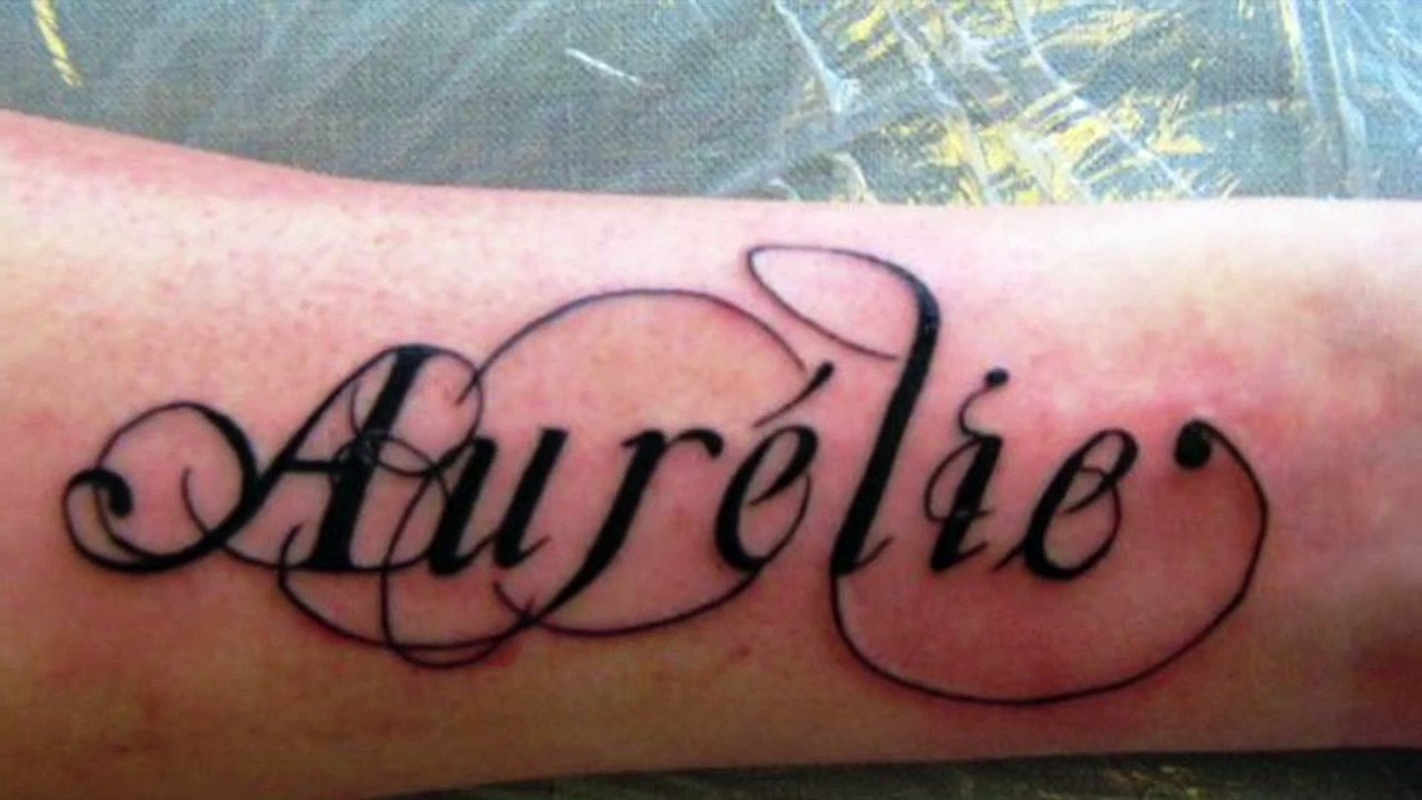 Modèles tatouage prénom