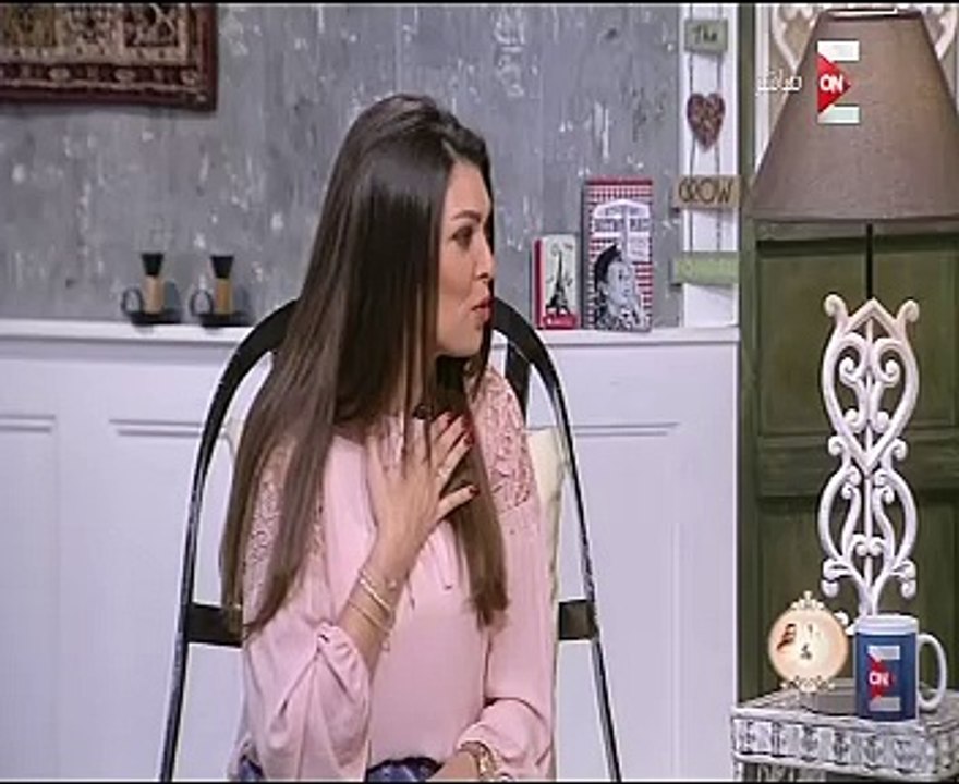 بالفيديو.."ست الحسن" يعرض قصة حب شابين على كرسى متحرك انتهت بالزواج