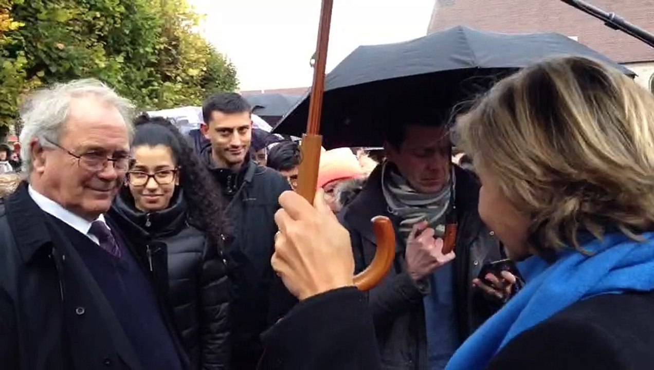 Des personnalités politiques rendent hommage au général de Gaulle à Colombey