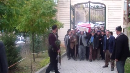 PKK'lı Teröristlerin Kaçırarak Öldürdüğü Bölüklü Köyünün Muhtarı Güven, Toprağa Verildi