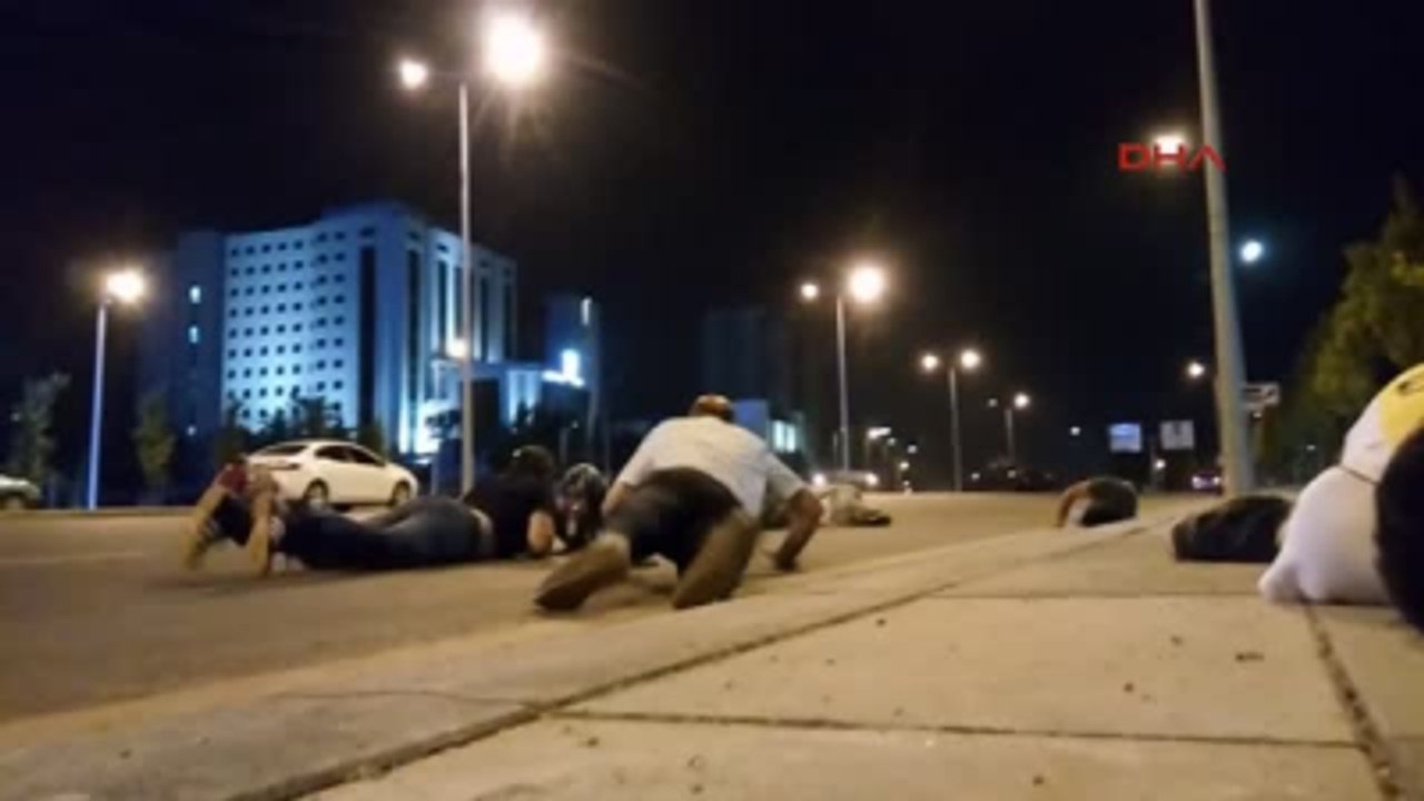 Korgeneral Arif Çetin: 'Bacım Sizinle Bir Işimiz Yok, Salonu Televizyonu Bize Bırak' Dedim ve...