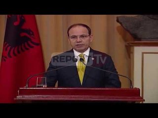 Report TV - Nishani:Kërkoj falje për të vrarët në diktaturë, ligj për pafajësinë