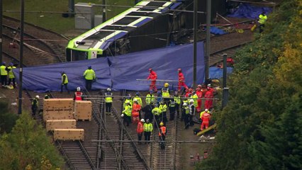 إنحراف ترامواي جنوب لندن يودي بحياة 5 اشخاص