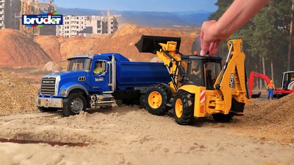 JCB 5CX eco Baggerlader -- 02454 -- Bruder Spielwaren-5Jm-yRr5dSI