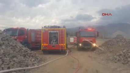 Aydın Belediye Deposundaki Hurda Araçlar Yandı