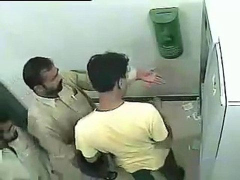 ان حرام زادوں کو بے نقاب کرنے کے لیے یہ ویڈیو شیئر کریں