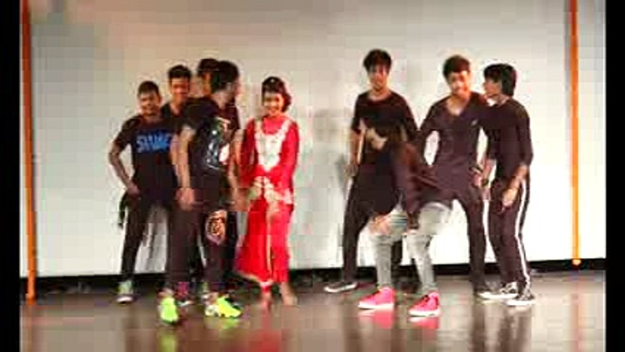dance by students of Kadambari Sangeet Mahavidyalaya, Indirapuram
