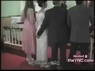 Novio impaciente mira lo que hace | El video más gracioso del mundo