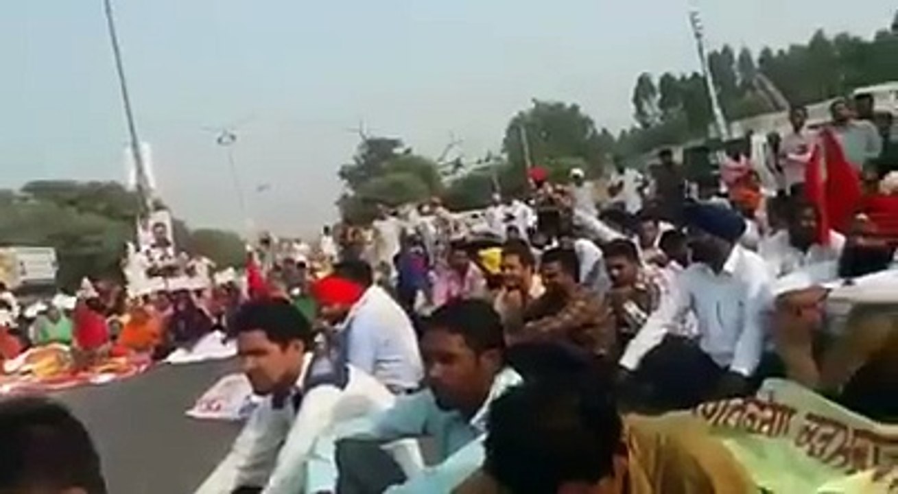 barre dukh naal kehna pe reha es mulk ch rehna pe reha
