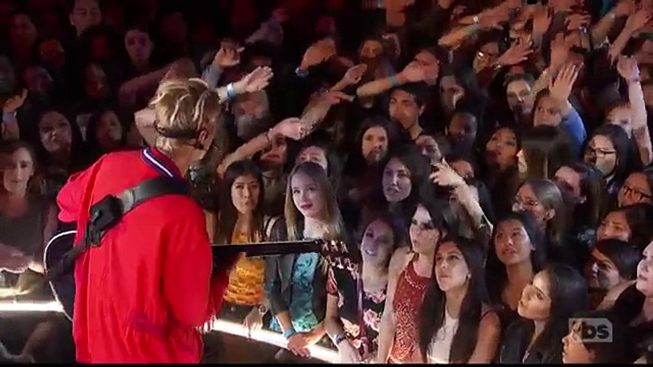 Justin_Bieber_performing__Love_Yourself_____Company__at_iHeartRadio_Music_Awards