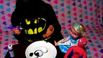 | Batgirl SPIDERBABY ve DONDURULMUŞ ELSA bebek Galaxy Yumurta yapar Easter Egg Fun IRL