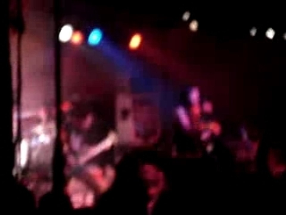 Hinder - Bliss [I Don't Wanna Know (Live at Concert)]