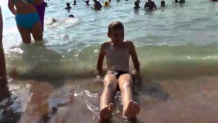VLOG:Дети купаются на море.Пляж песок и солнце.Геленджик .Trips to the sea Russia