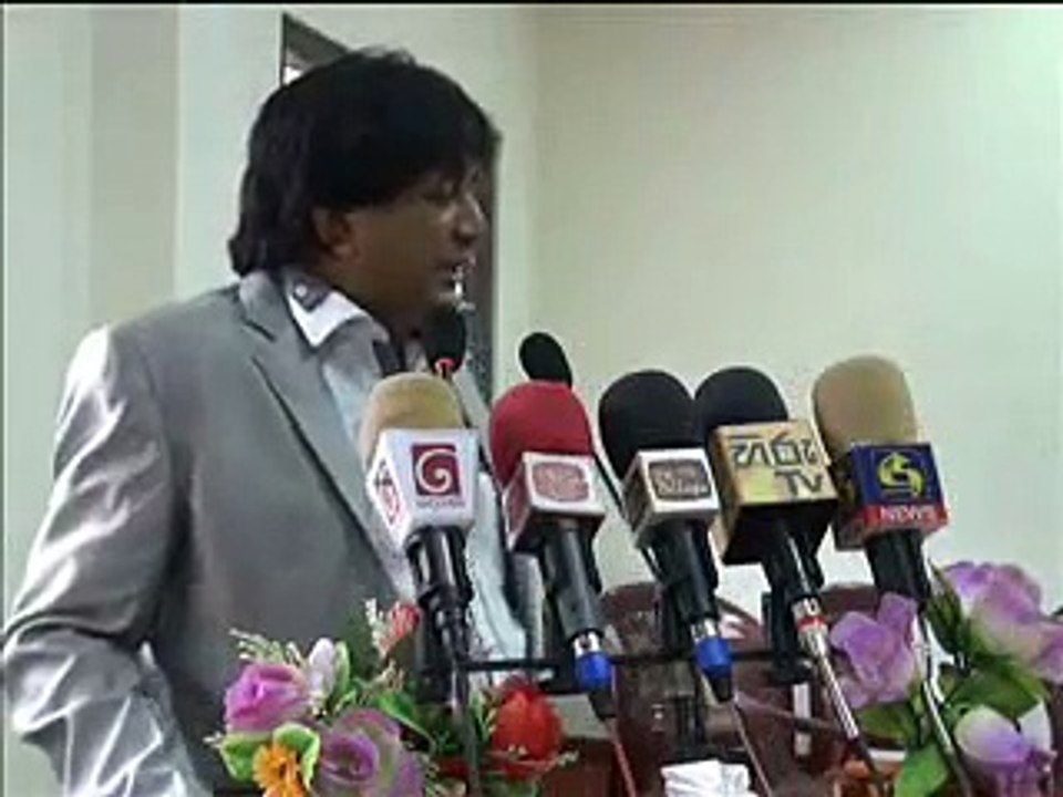 මහින්ද මහත්තයාගේ කතාවට ඇස් වලට කඳුළු ආවා