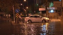 İzmir ve Aydın'da Sağanak Yağış Hayatı Durdurdu