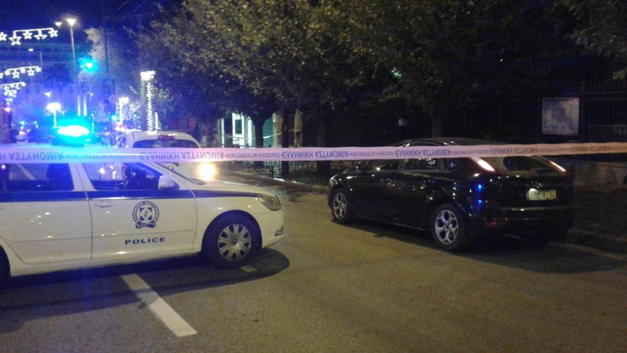 La Policía griega investiga el lanzamiento de una granada contra la embajada Francesa en Atenas
