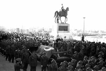 TSK, Atatürk'ün Naaşının Anıtkabir'e Nakli Görüntülerini Paylaştı