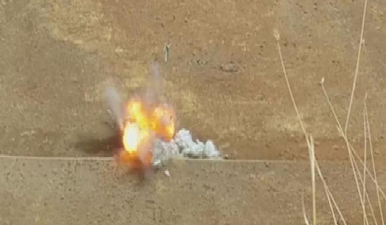 Van'da bulunan bomba yüklü araç böyle imha edildi